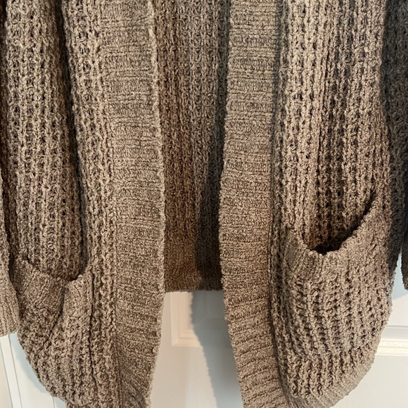 GORGEOUS cardigan sweater - Picture 3 of 3